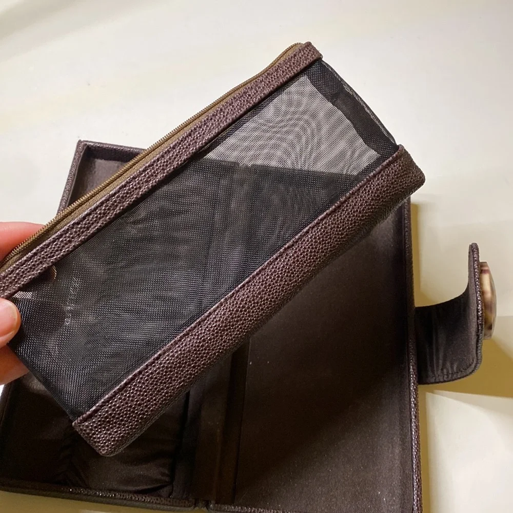 Laura Mercier- Makeup Case - Picture 4 of 8